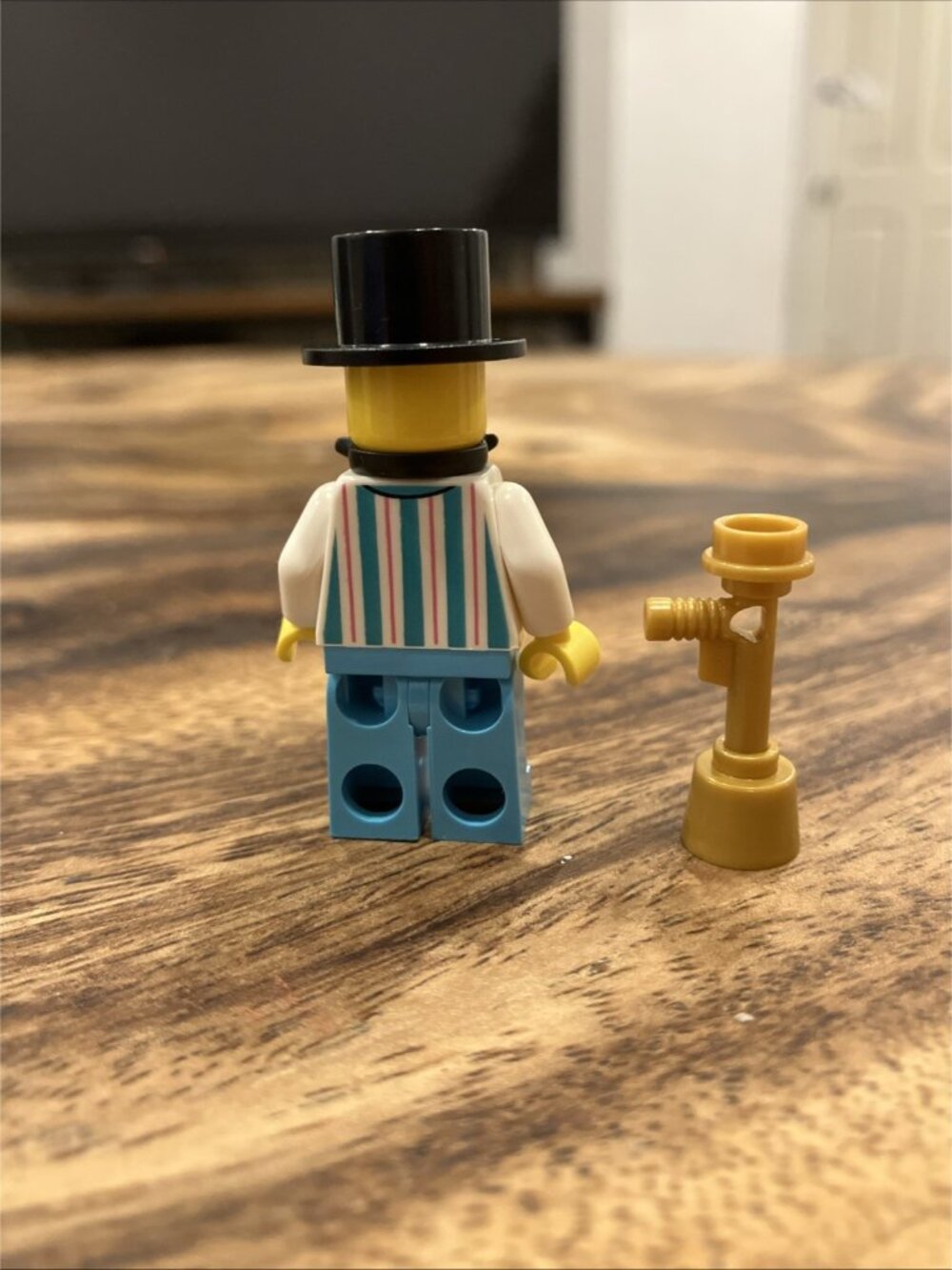 Lego Minifigure ( Authentic ) - Picture 2 of 2
